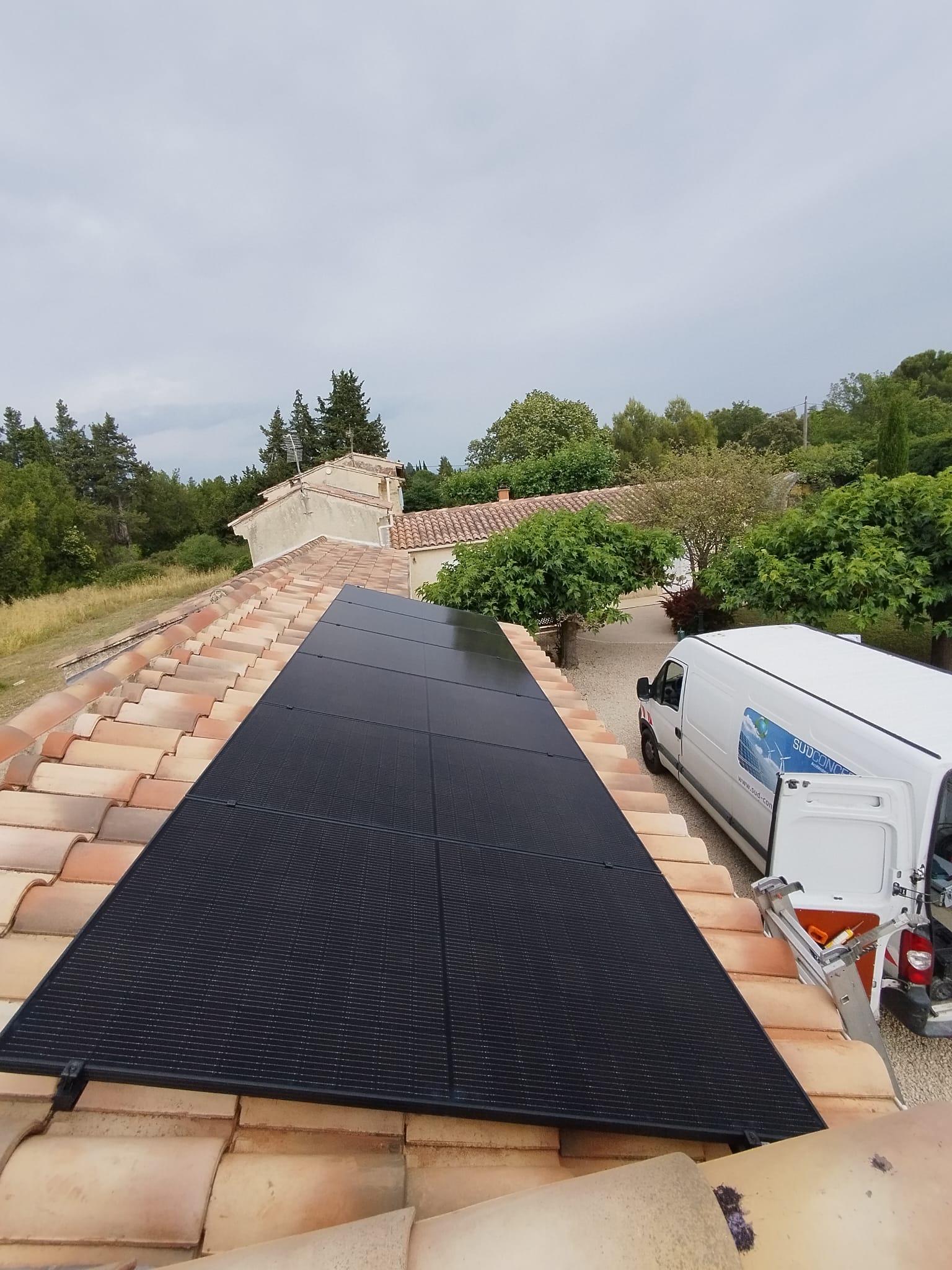 Première image de
              Installation photovoltaïque de 3 kWc à Loriol-du-Comtat avec panneaux DualSun et micro-onduleurs APsystems