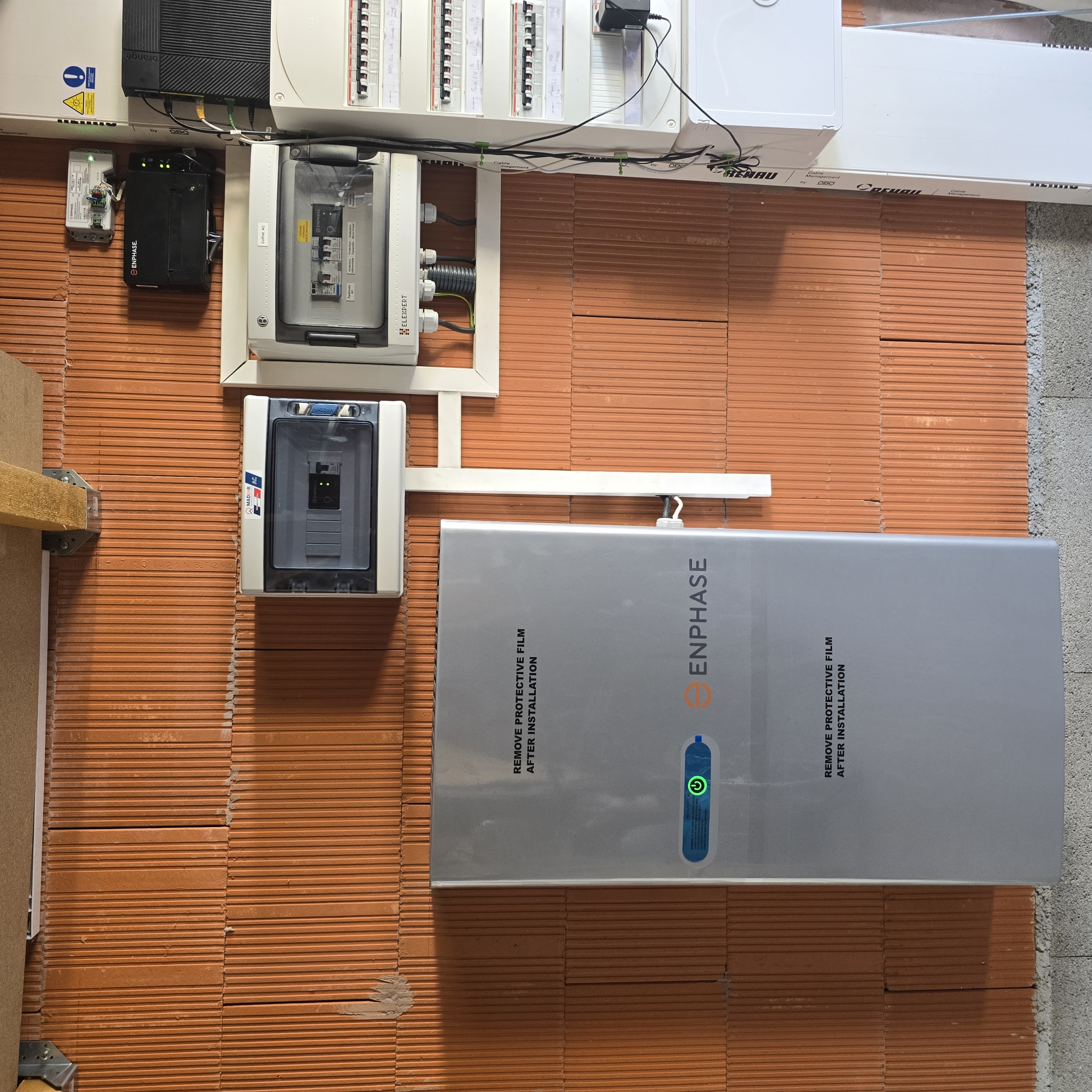 Première image de
              [VALRÉAS]: Installation de système de stockage