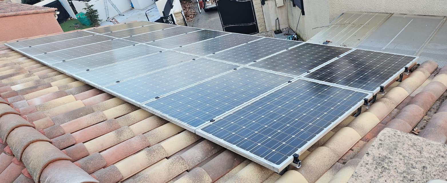 Première image de
              Rénovation d’une centrale photovoltaïque de 16 panneaux à Monteux