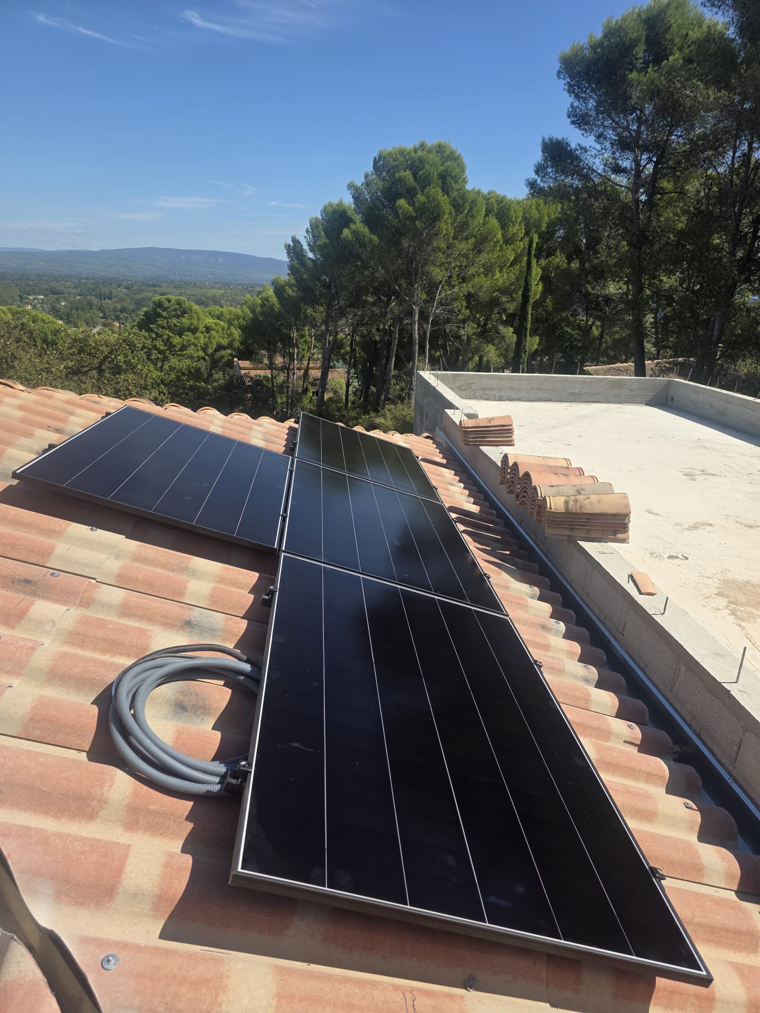 Première image de
              [Châteauneuf-de-gadagne] : Installation panneaux solaires photovoltaïques en Vaucluse