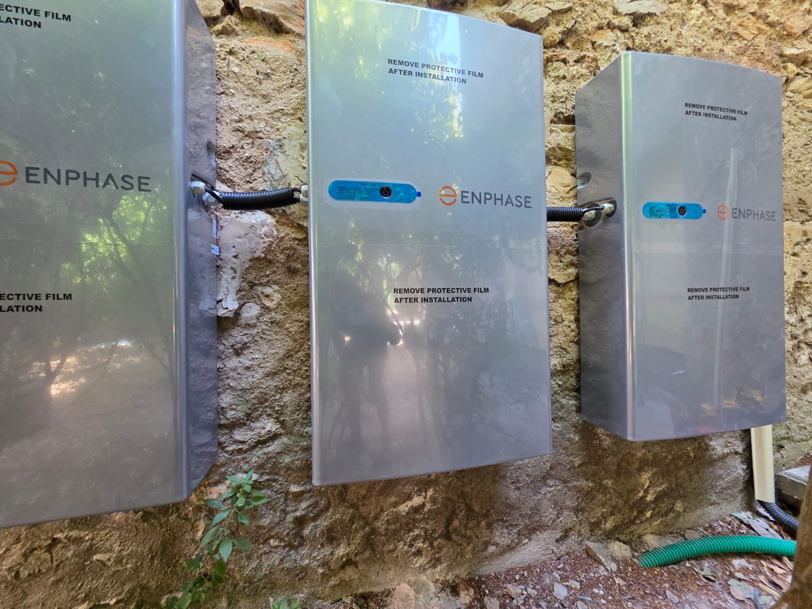 Première image de
              Installation d’un système de stockage Enphase de 15 kWh avec backup à Mouriès